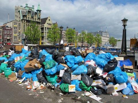 garbage piling up in Amsterdam