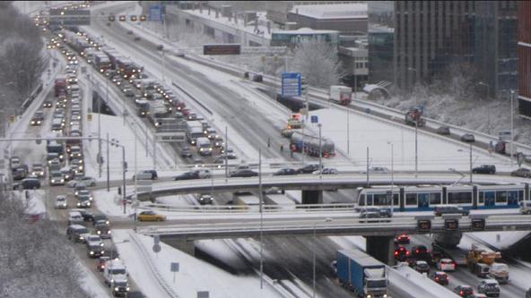 traffic chaos on the roads around Amsterdam due to snow